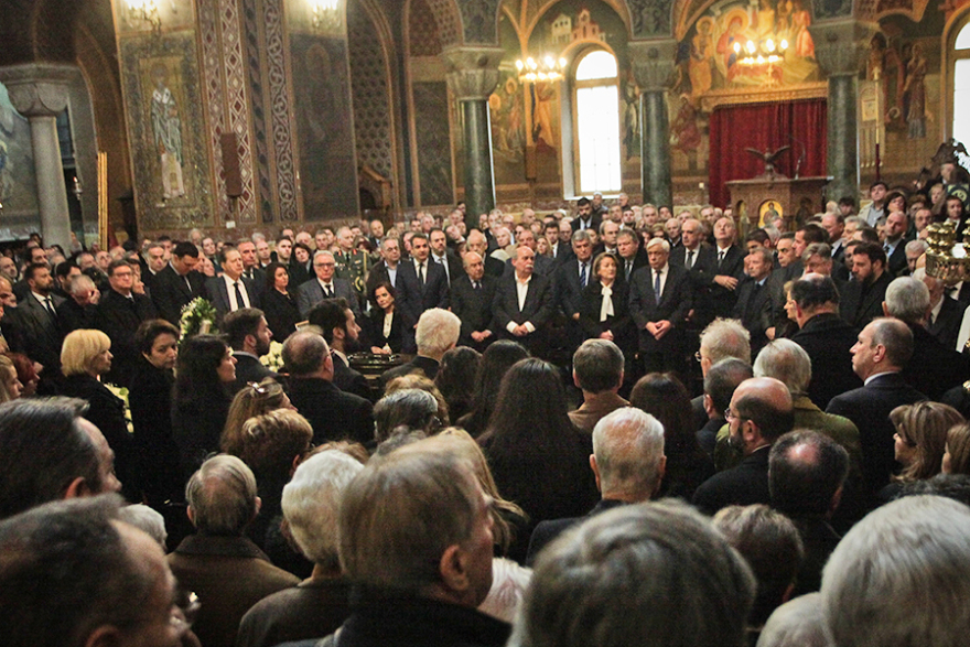  Πλήθος κόσμου για το «τελευταίο αντίο» στον Δημήτρη Σιούφα