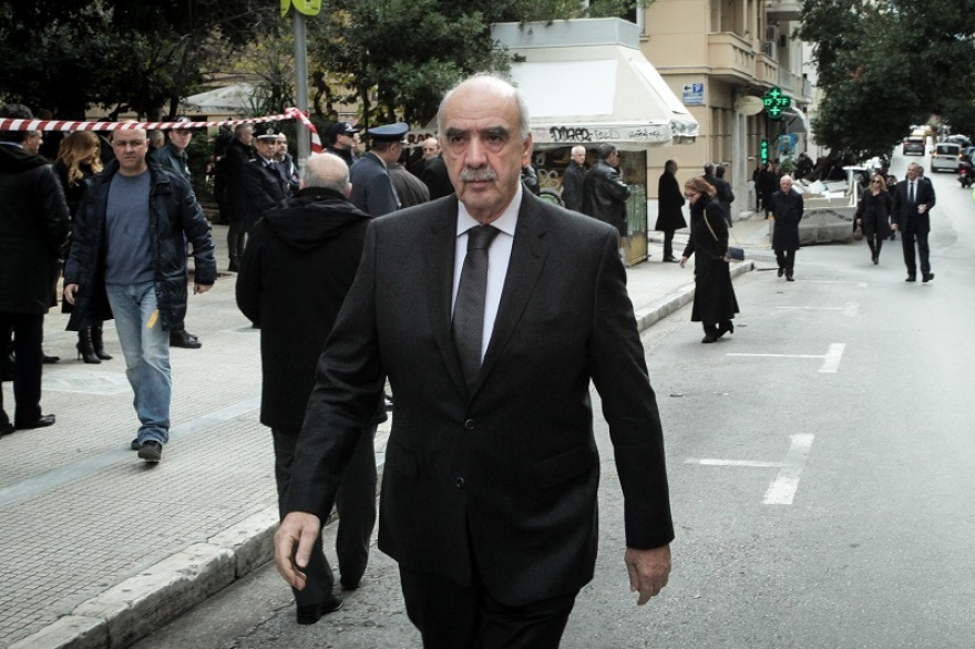  Πλήθος κόσμου για το «τελευταίο αντίο» στον Δημήτρη Σιούφα