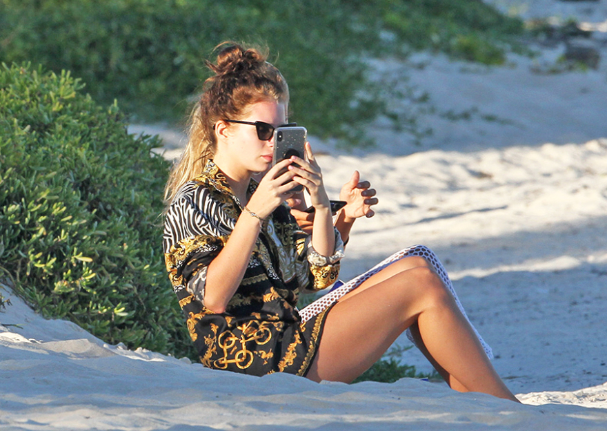 Τα μοντέλα Lottie Moss και Ella Ross σε... σέξι selfies 