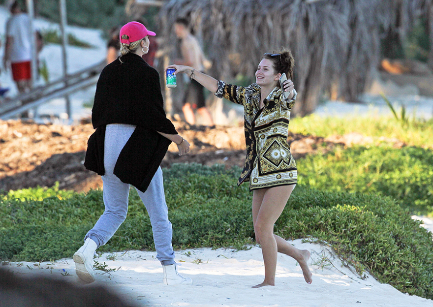 Τα μοντέλα Lottie Moss και Ella Ross σε... σέξι selfies 