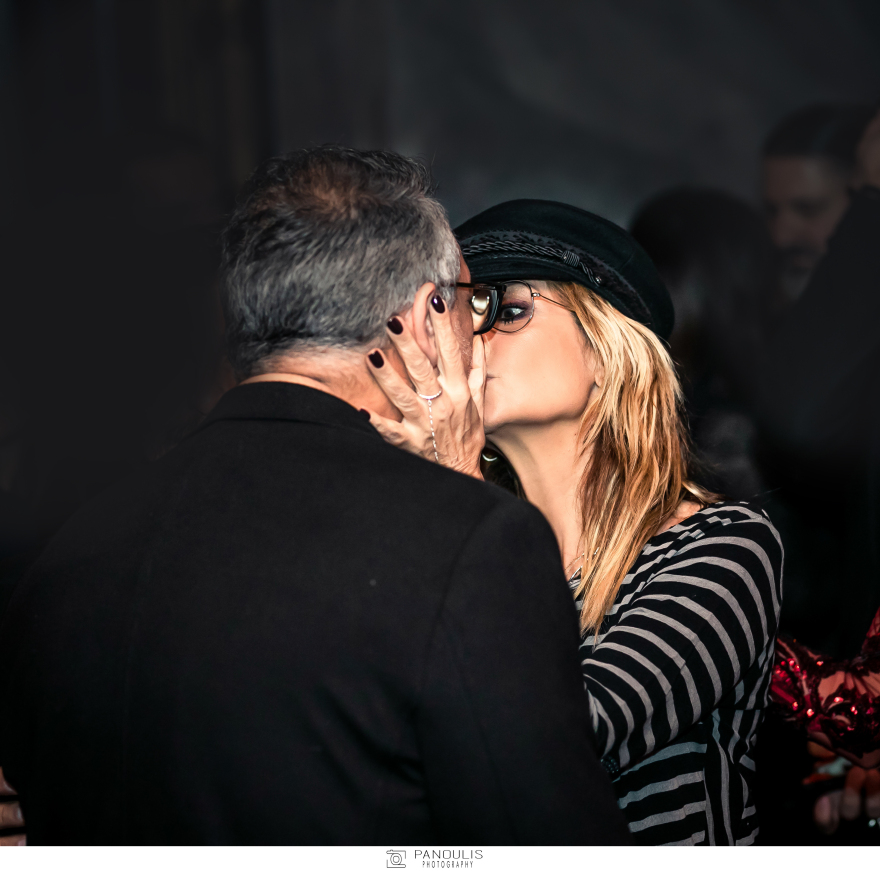 Άννα Βίσση: Η βόλτα στο Κεφαλάρι και το... θερμό φιλί 