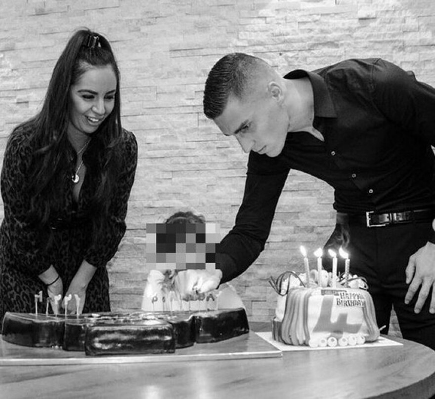 «Ροζ» σκάνδαλο στη Σερβία: Ο Βράνιες βγάζει στη φόρα γυμνές φωτογραφίες και sms της Καρλέουσα!