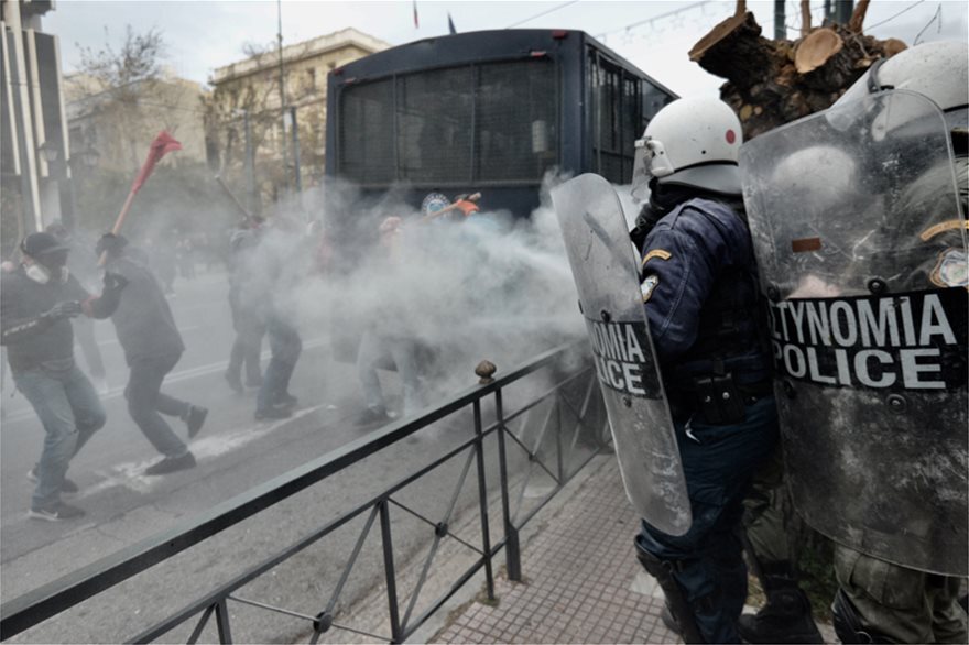 Με χημικά και τραυματισμούς έδειξε ξανά την «ευαισθησία» της η κυβέρνηση στους εκπαιδευτικούς