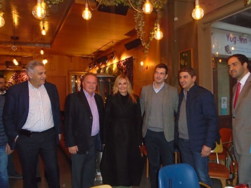 Η μαντινάδα που ενθουσίασε την Μαρέβα Μητσοτάκη: Απόψε το παράδειγμα των γυναικών θα γίνεις...