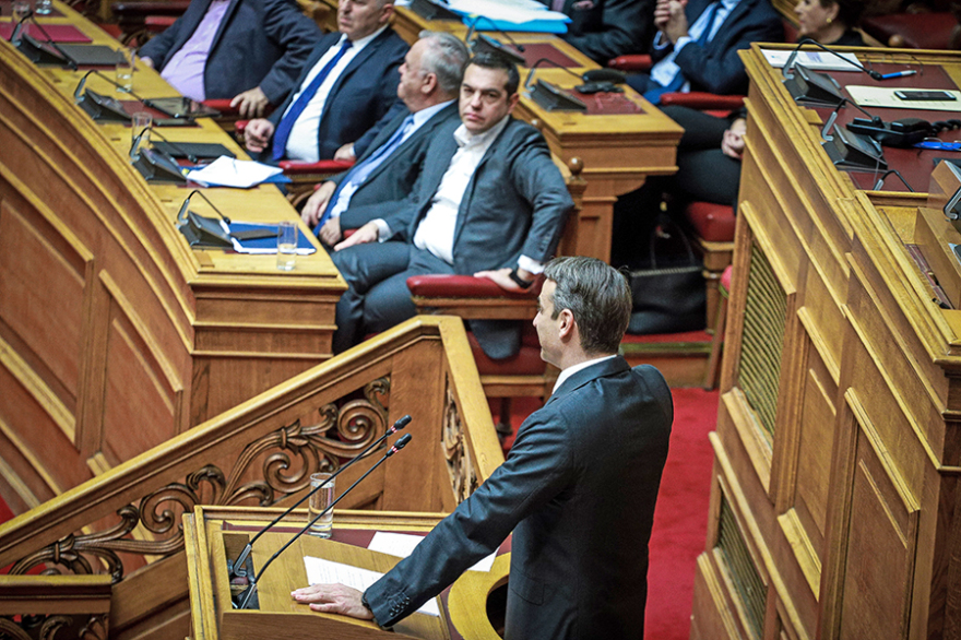 Μητσοτάκης: Προϊόν συναλλαγής οι «151» - Τσίπρας: Μιλάτε εσείς για κυβέρνηση -«κουρελού»;