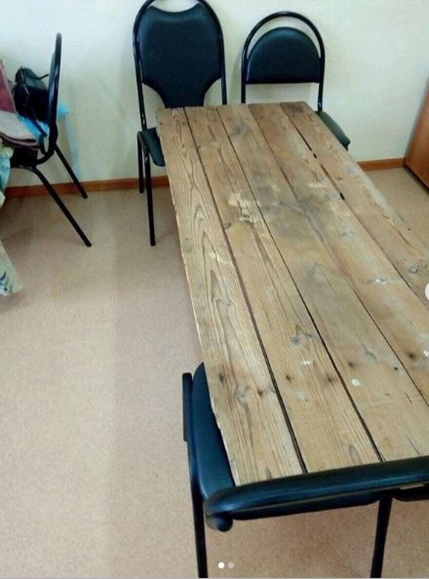 Φωτογραφίες: Κρεβάτι από καδρόνια και καρέκλες σε νοσοκομείο της Ρωσίας