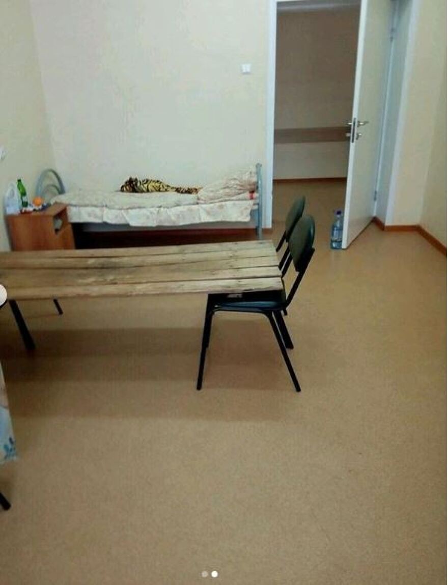 Φωτογραφίες: Κρεβάτι από καδρόνια και καρέκλες σε νοσοκομείο της Ρωσίας