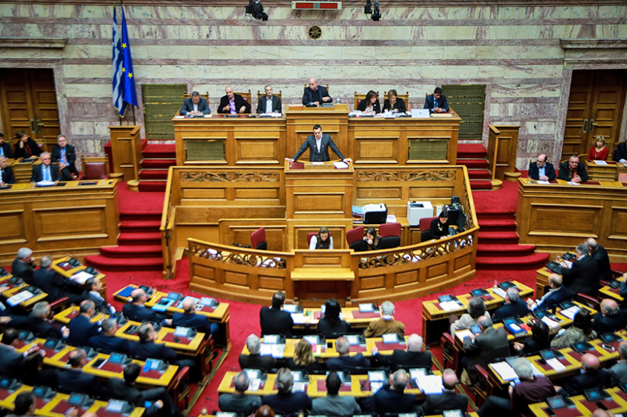 Μητσοτάκης: Προϊόν συναλλαγής οι «151» - Τσίπρας: Μιλάτε εσείς για κυβέρνηση -«κουρελού»;