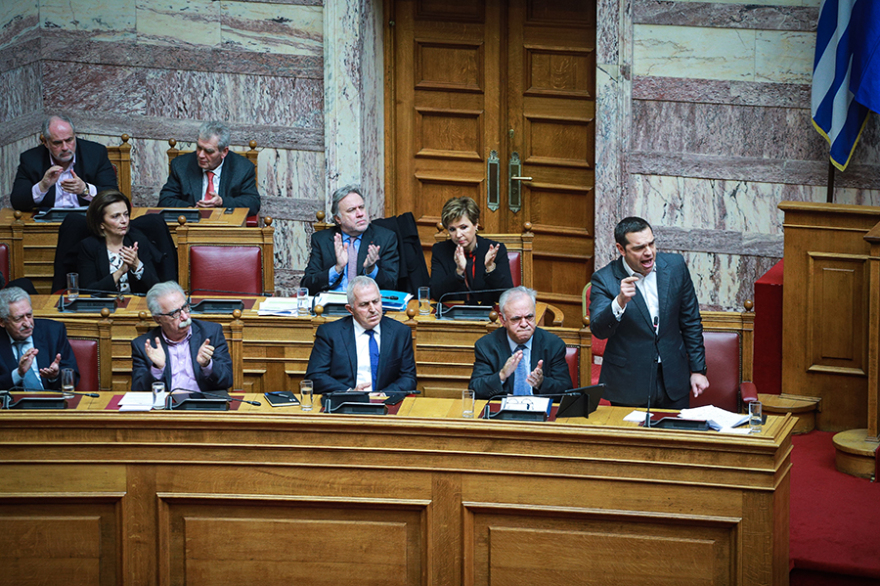 Μητσοτάκης: Προϊόν συναλλαγής οι «151» - Τσίπρας: Μιλάτε εσείς για κυβέρνηση -«κουρελού»;