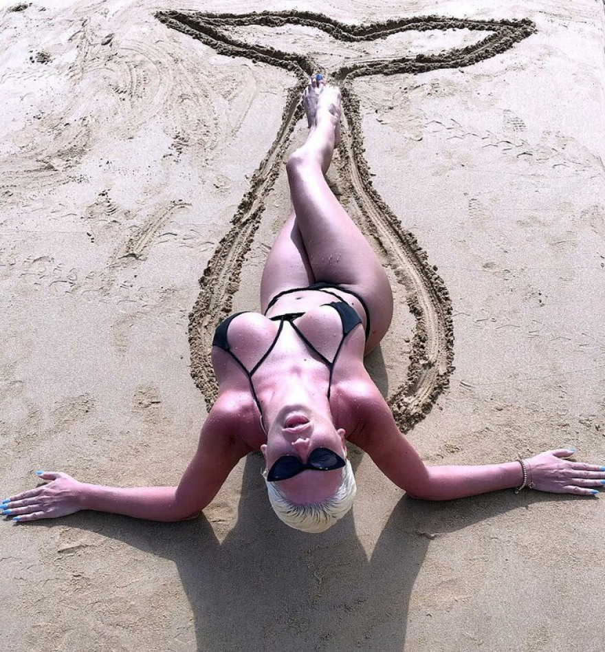 Ποια είναι η σεξοβόμβα Γελένα Καρλέουσα που ξελόγιασε τον Βράνιες  