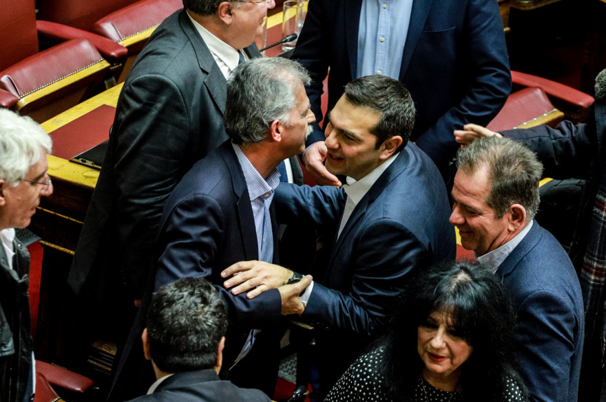 Βουλή: Πήρε 151 ψήφους η κυβέρνηση-«κουρελού» και συνεχίζει