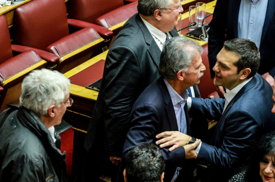 Βουλή: Πήρε 151 ψήφους η κυβέρνηση-«κουρελού» και συνεχίζει