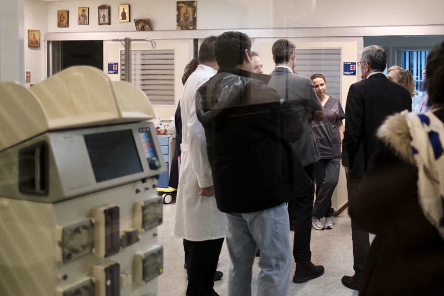 Αιφνιδιαστική επίσκεψη του Κυριάκου Μητσοτάκη στο Νοσοκομείο «Αττικόν»