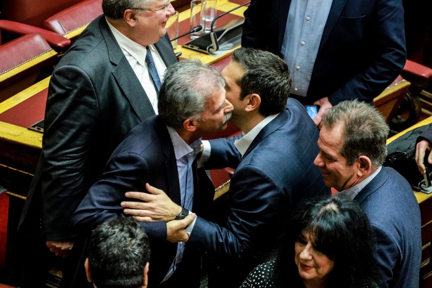 Βουλή: Τα φιλιά, τα μίνι, τα αλκοτέστ και οι θανατηφόρες ατάκες