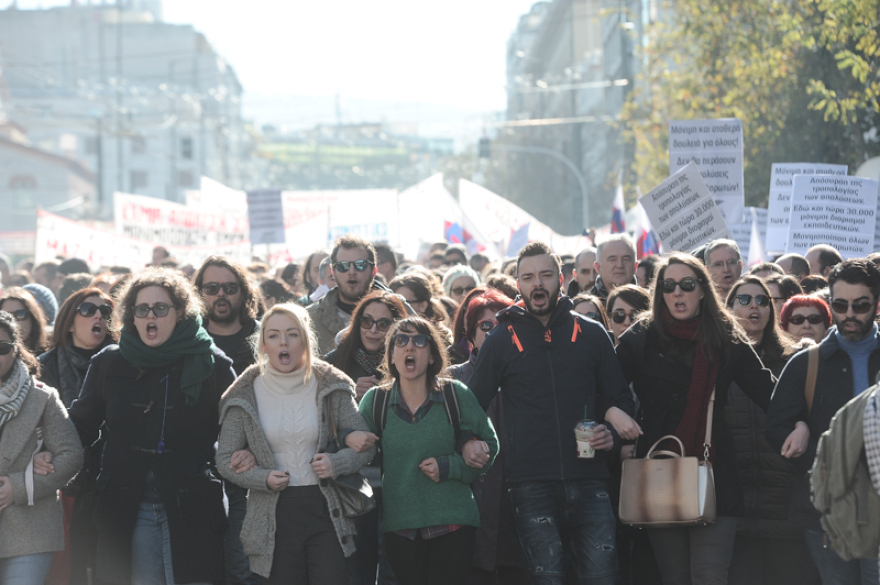 Εκπαιδευτικοί: Ένταση στο συλλαλητήριο έξω από τη Βουλή 