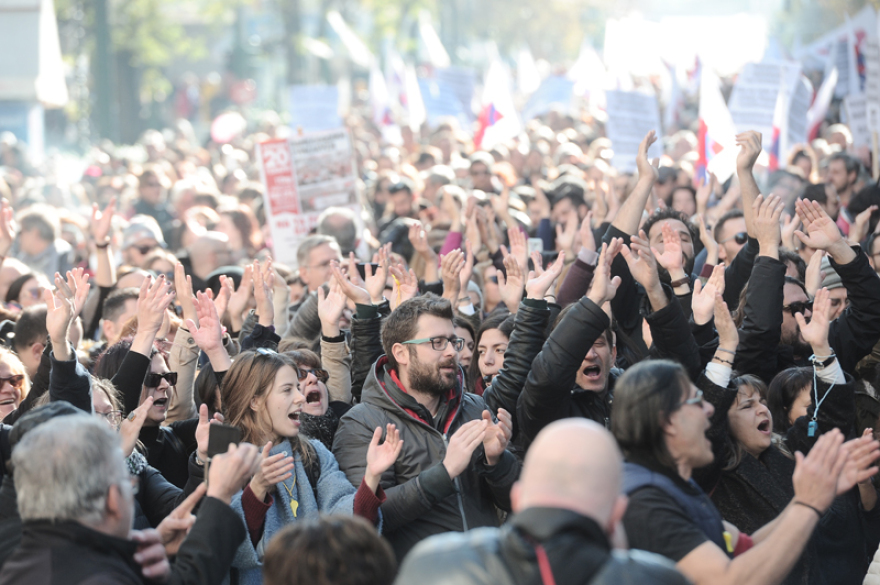 Εκπαιδευτικοί: Ένταση στο συλλαλητήριο έξω από τη Βουλή 