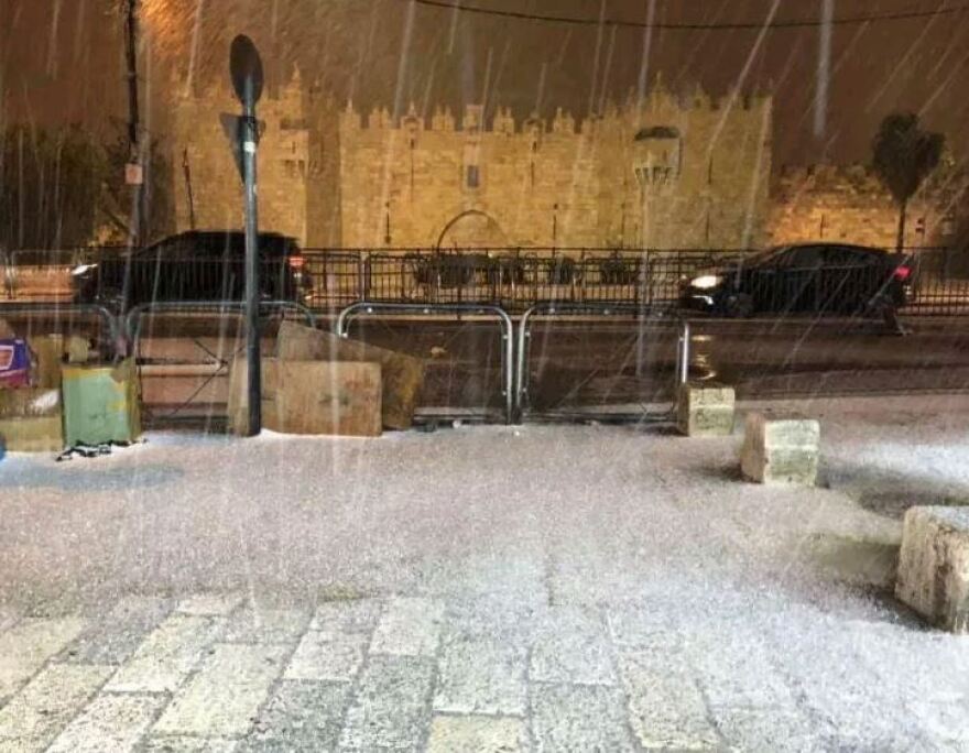 Βίντεο και φωτογραφίες: Χιονοθύελλα στην Ιερουσαλήμ - Στα λευκά η ιερή πόλη