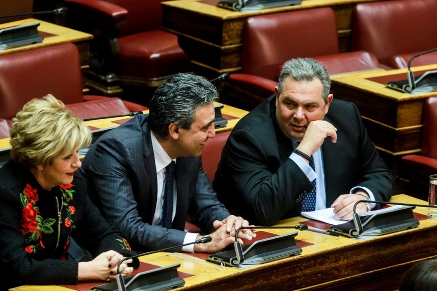 Βουλή: Τα φιλιά, τα μίνι, τα αλκοτέστ και οι θανατηφόρες ατάκες