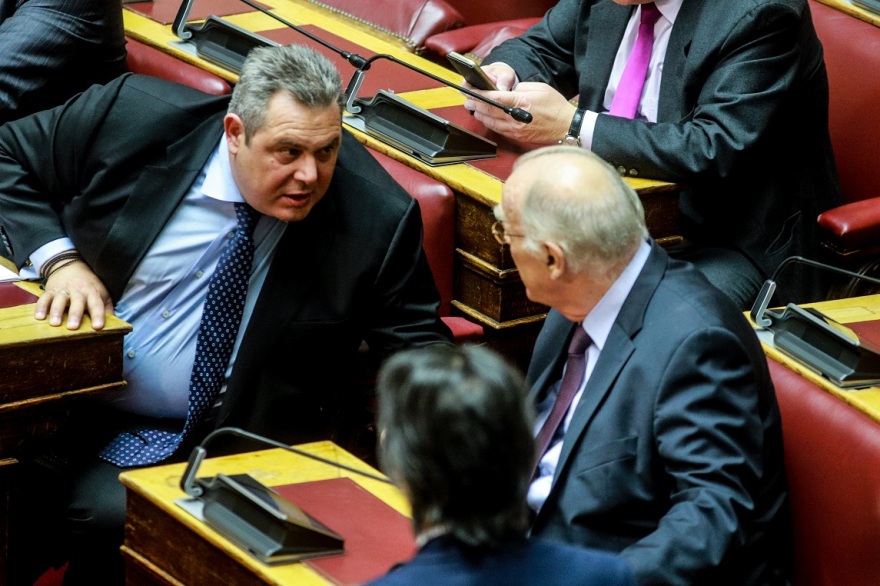 Βουλή: Τα φιλιά, τα μίνι, τα αλκοτέστ και οι θανατηφόρες ατάκες