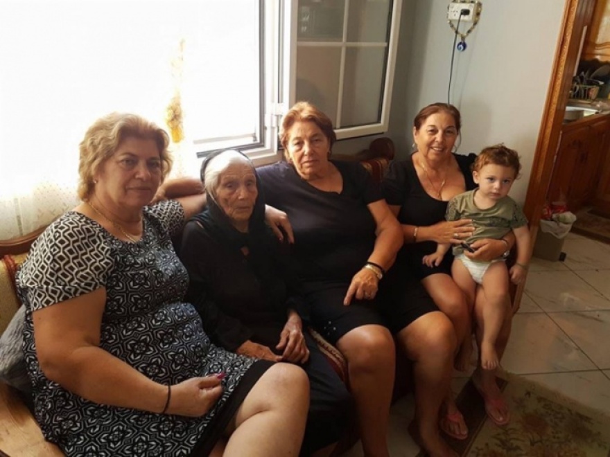 H Καλύμνια με τα 50 εγγόνια και 87 δισέγγονα διεκδικεί μία θέση στο Γκίνες