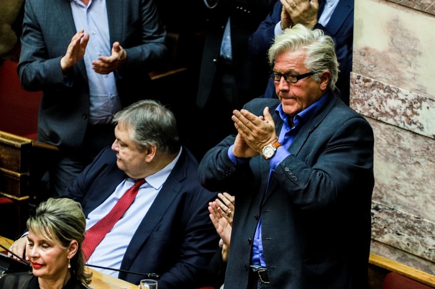 Βουλή: Τα φιλιά, τα μίνι, τα αλκοτέστ και οι θανατηφόρες ατάκες