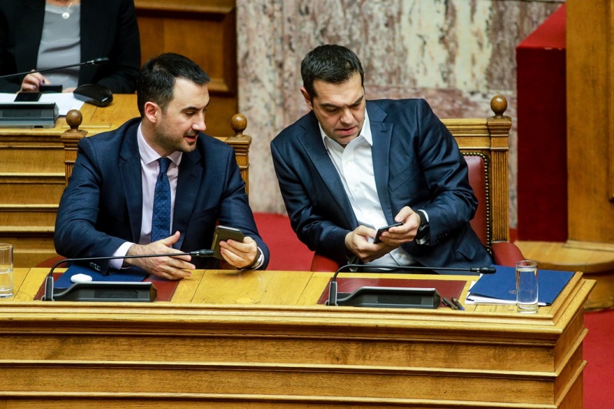 Βουλή: Τα φιλιά, τα μίνι, τα αλκοτέστ και οι θανατηφόρες ατάκες