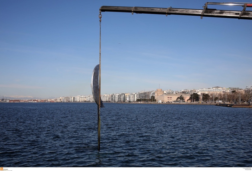 Θεσσαλονίκη: Με αερόστατο και βατραχάνθρωπους βάζουν το «Φεγγαράκι» στην θέση του