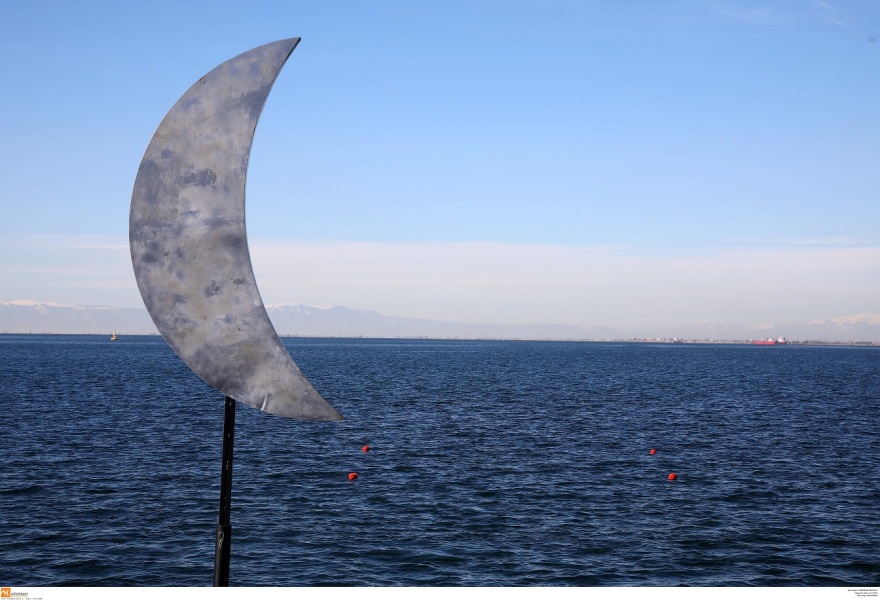 Θεσσαλονίκη: Με αερόστατο και βατραχάνθρωπους βάζουν το «Φεγγαράκι» στην θέση του