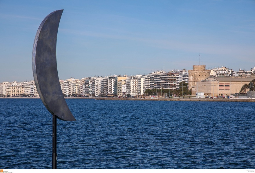 Θεσσαλονίκη: Με αερόστατο και βατραχάνθρωπους βάζουν το «Φεγγαράκι» στην θέση του