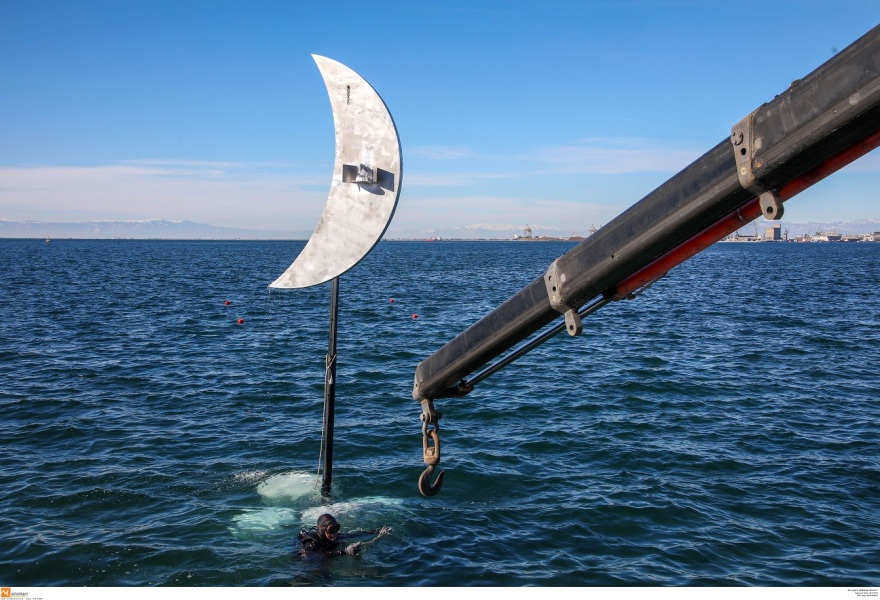 Θεσσαλονίκη: Με αερόστατο και βατραχάνθρωπους βάζουν το «Φεγγαράκι» στην θέση του