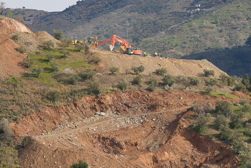 Ισπανία: Θα ανοίξουν σήραγγα βάθους 100 μέτρων για να σώσουν το 2χρονο αγοράκι! 