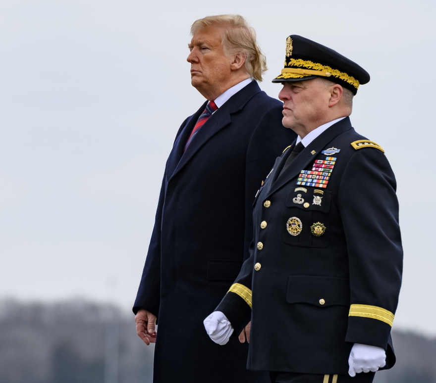 Φωτογραφίες: Ο Τραμπ αποτίει φόρο τιμής στους 4 στρατιώτες που σκοτώθηκαν στη Συρία