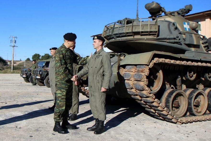 Δείτε φωτογραφίες: Γυναίκα ουλαμαγός στα τεθωρακισμένα εκτελεί βολές σε άσκηση στην Ξάνθη