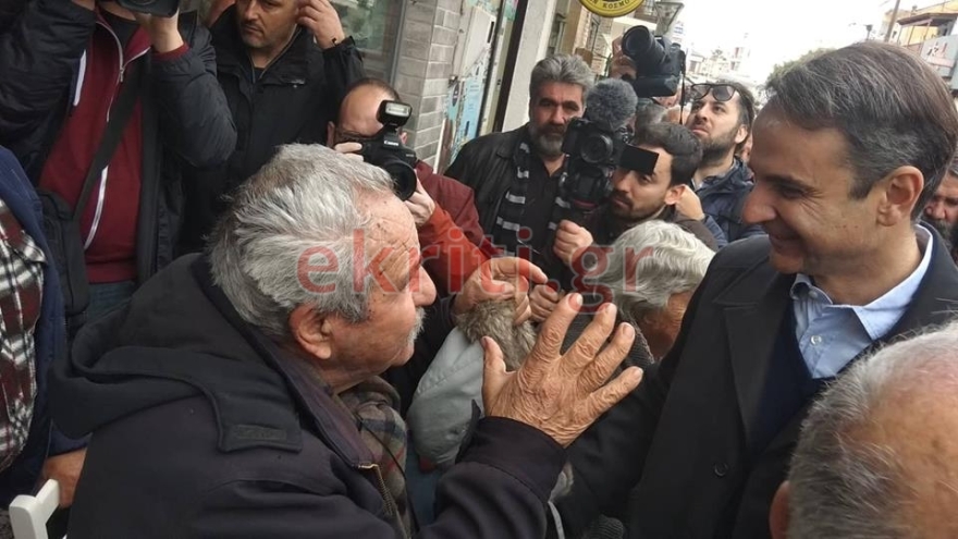 Ιερέας σε Μητσοτάκη: Την πατρίδα, την πίστη και την οικογένεια να διαφυλάξεις 