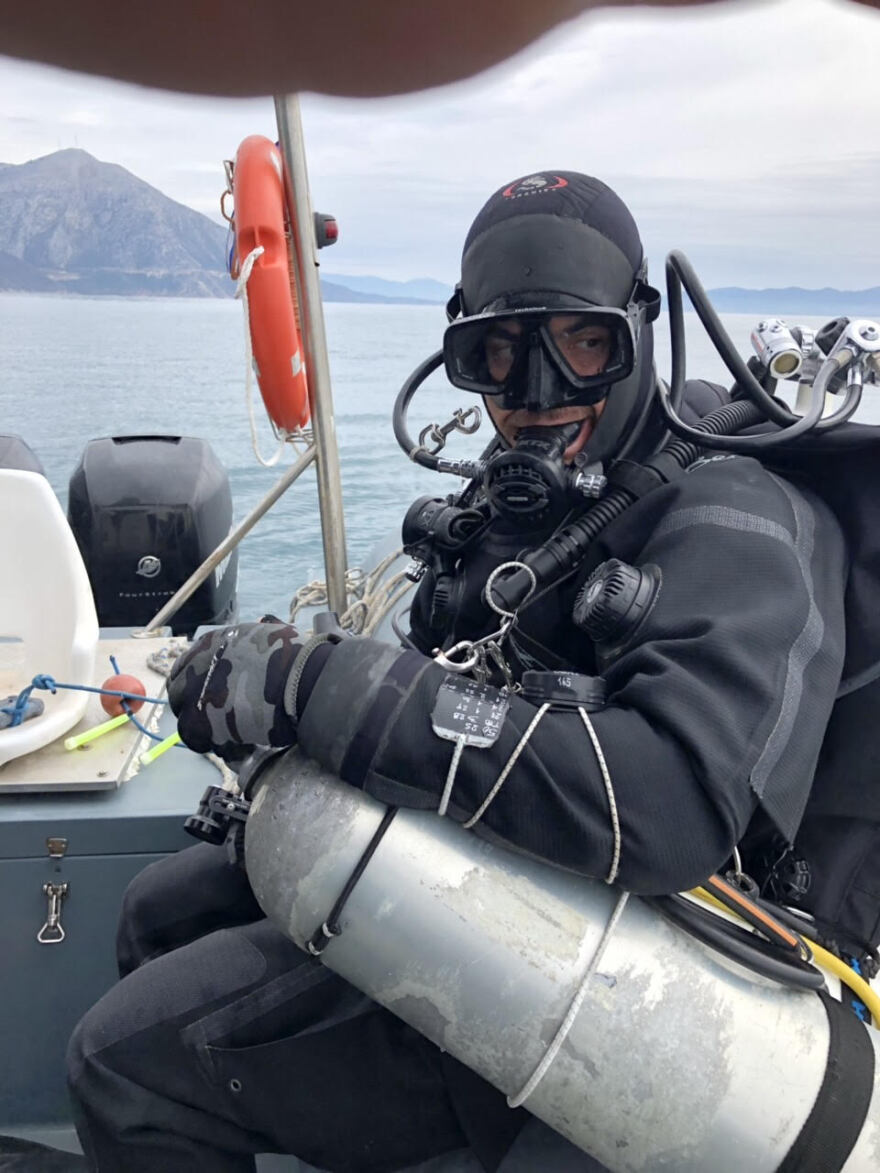 Μεσολόγγι: Οι βατραχάνθρωποι της Μονάδας Υποβρυχίων Αποστολών Λιμενικού βρήκαν τον άτυχο πιλότο