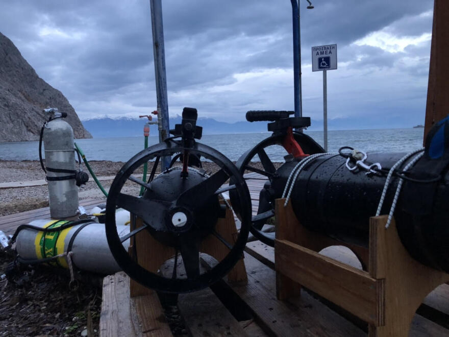 Μεσολόγγι: Οι βατραχάνθρωποι της Μονάδας Υποβρυχίων Αποστολών Λιμενικού βρήκαν τον άτυχο πιλότο