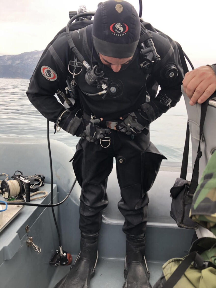 Μεσολόγγι: Οι βατραχάνθρωποι της Μονάδας Υποβρυχίων Αποστολών Λιμενικού βρήκαν τον άτυχο πιλότο