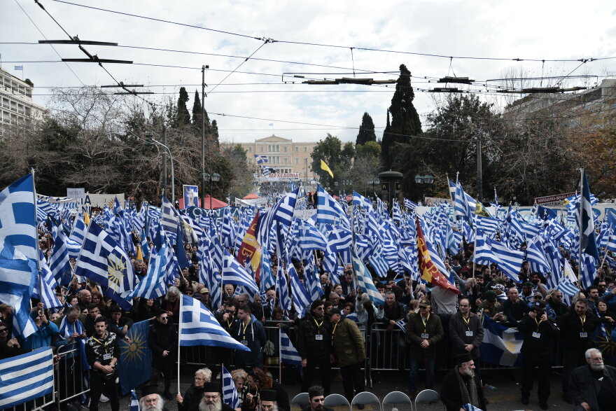 Δείτε live: Το μεγάλο συλλαλητήριο για τη Μακεδονία στο Σύνταγμα