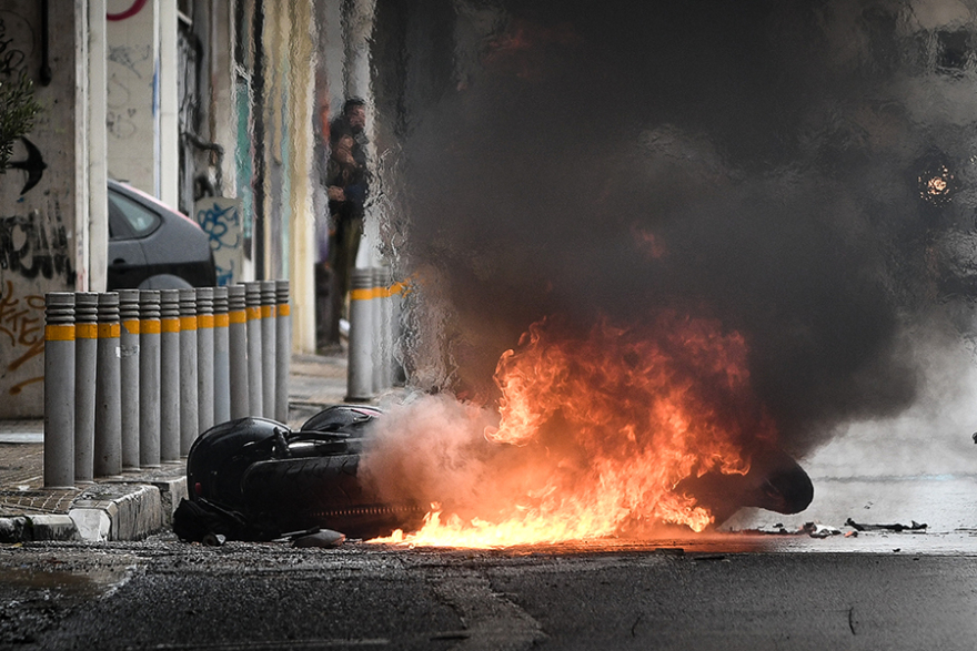 Άγνωστοι μαχαίρωσαν άντρα στη συμβολή Ασκληπιού και Σόλωνος