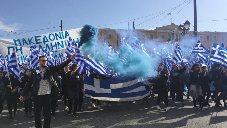 Δείτε live: Το μεγάλο συλλαλητήριο για τη Μακεδονία στο Σύνταγμα
