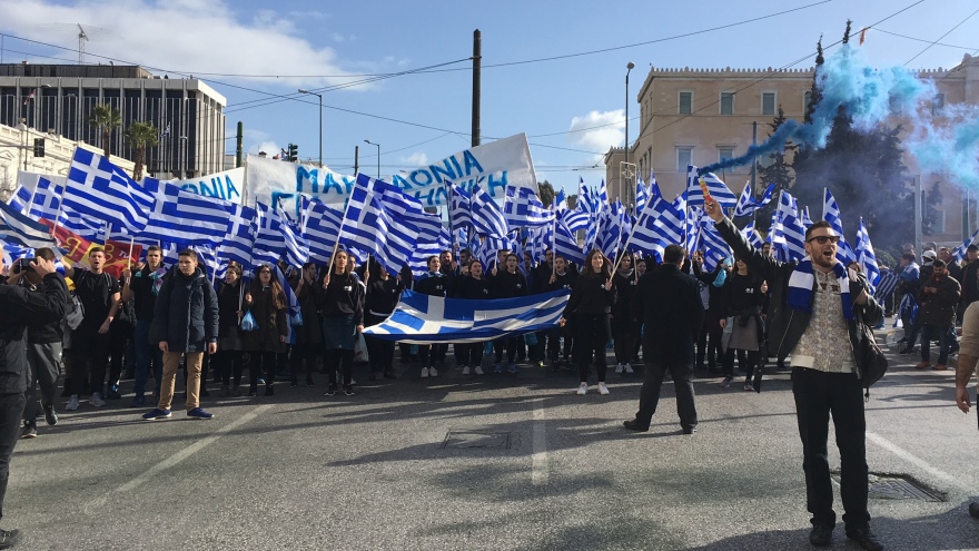 Δείτε live: Το μεγάλο συλλαλητήριο για τη Μακεδονία στο Σύνταγμα