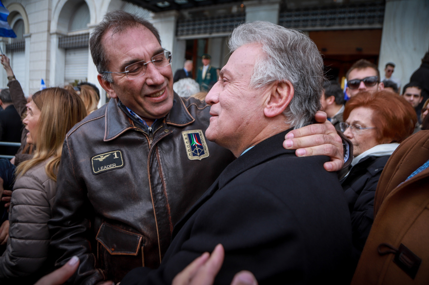 Δείτε live: Το μεγάλο συλλαλητήριο για τη Μακεδονία στο Σύνταγμα