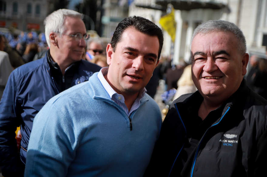 Δείτε live: Το μεγάλο συλλαλητήριο για τη Μακεδονία στο Σύνταγμα