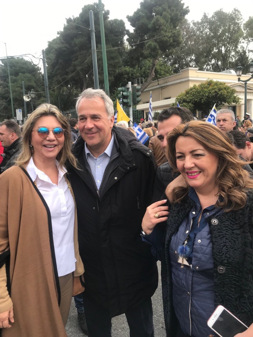 Δείτε live: Το μεγάλο συλλαλητήριο για τη Μακεδονία στο Σύνταγμα