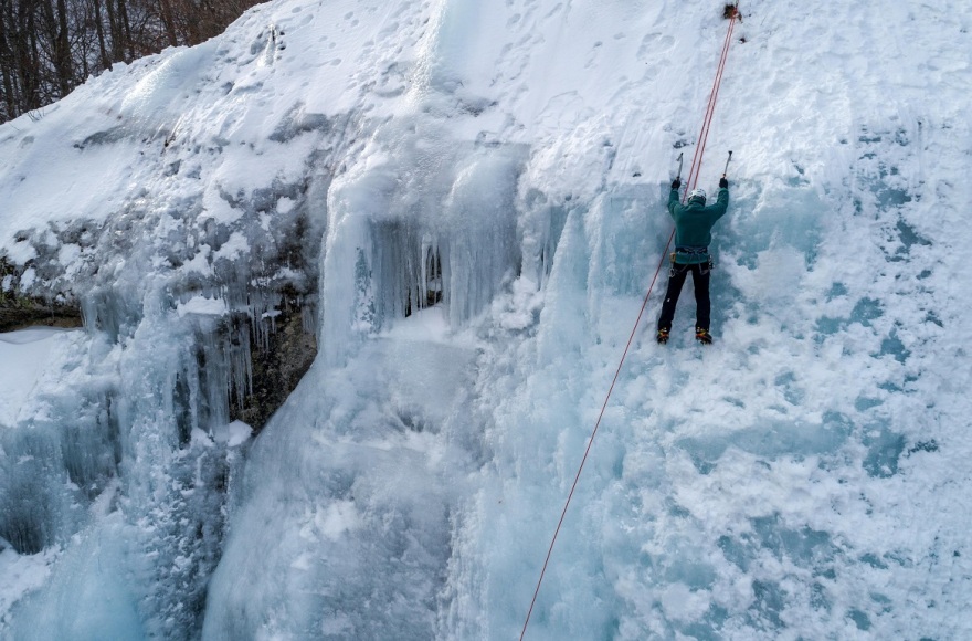 Εικόνες που καθηλώνουν: Αναρρίχηση στον πάγο στον Λαϊλιά Σερρών