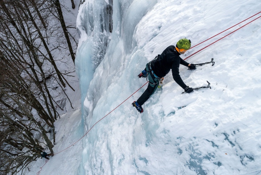 Εικόνες που καθηλώνουν: Αναρρίχηση στον πάγο στον Λαϊλιά Σερρών
