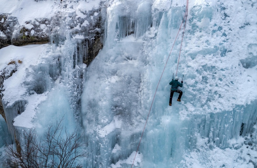 Εικόνες που καθηλώνουν: Αναρρίχηση στον πάγο στον Λαϊλιά Σερρών