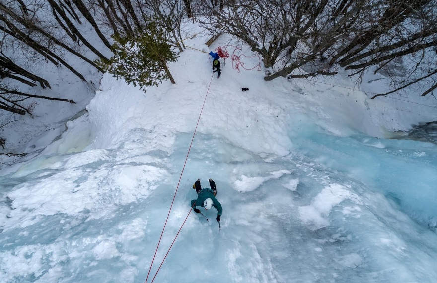 Εικόνες που καθηλώνουν: Αναρρίχηση στον πάγο στον Λαϊλιά Σερρών