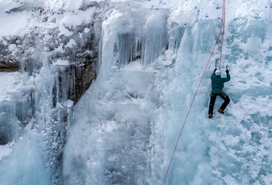 Εικόνες που καθηλώνουν: Αναρρίχηση στον πάγο στον Λαϊλιά Σερρών