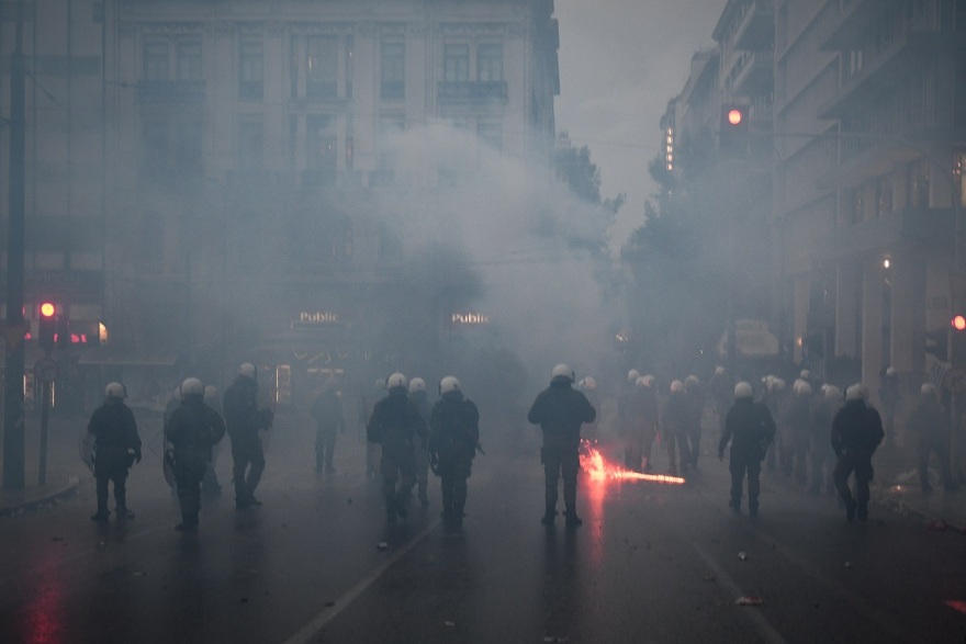 Η ΕΛΑΣ χρησιμοποίησε λίγους ακραίους και διέλυσε το συλλαλητήριο για τη Μακεδονία
